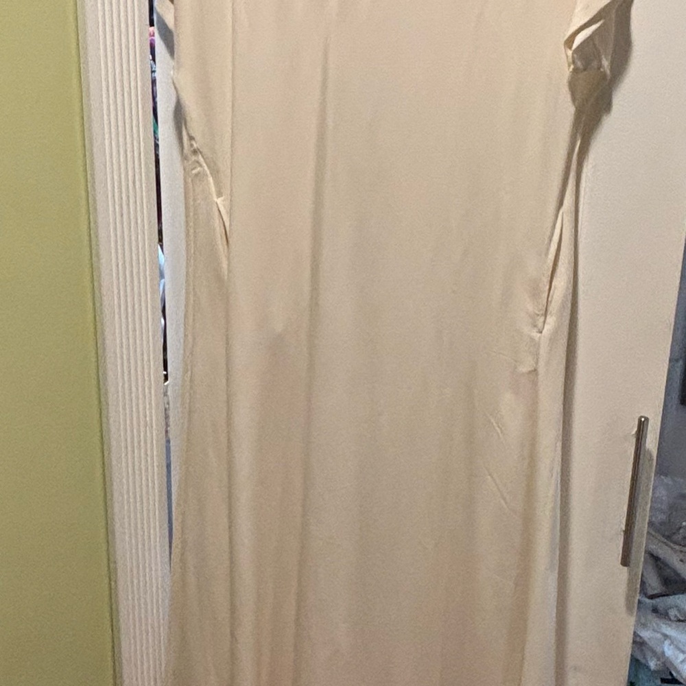 H&M Butterfly-Sleeved Cream Maxi Dress. Large. Sold out - Picture 9 of 10